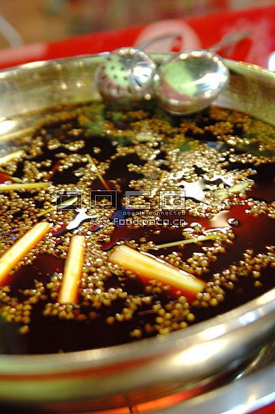 泡椒鱼视频,酸辣鲜香，唤醒味蕾的川菜佳肴